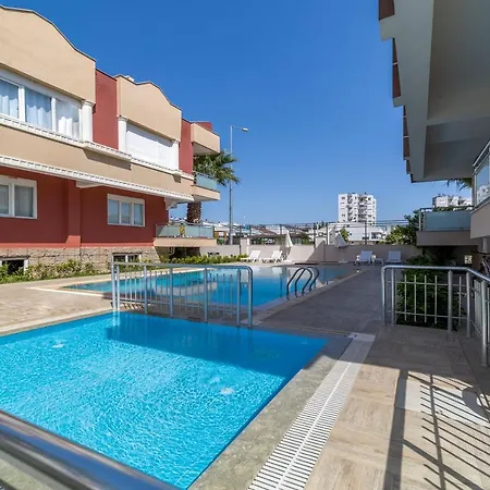 Comfortable With Shared Pool Near Beach In Muratpasa, * Antalya