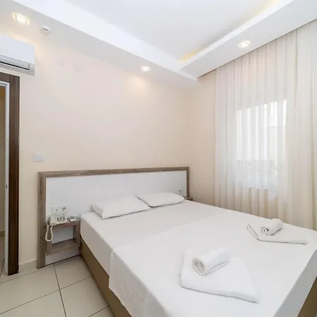 Comfortable With Shared Pool Near Beach In Muratpasa, Antalya